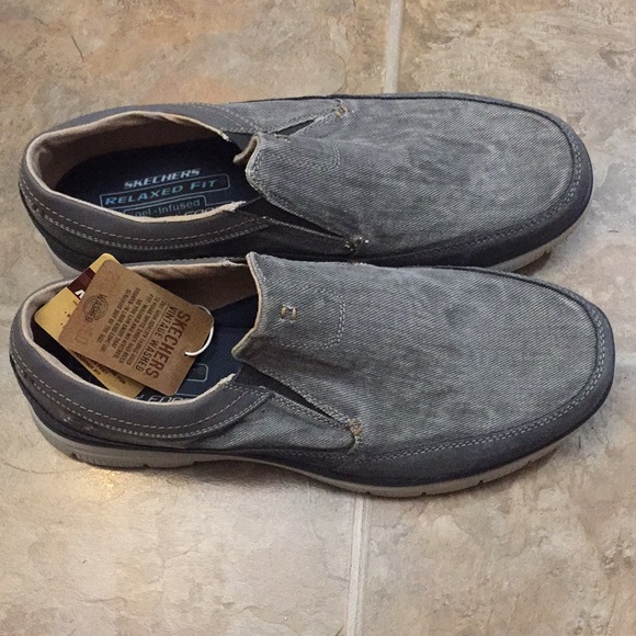 skechers relaxed fit gel infused memory foam